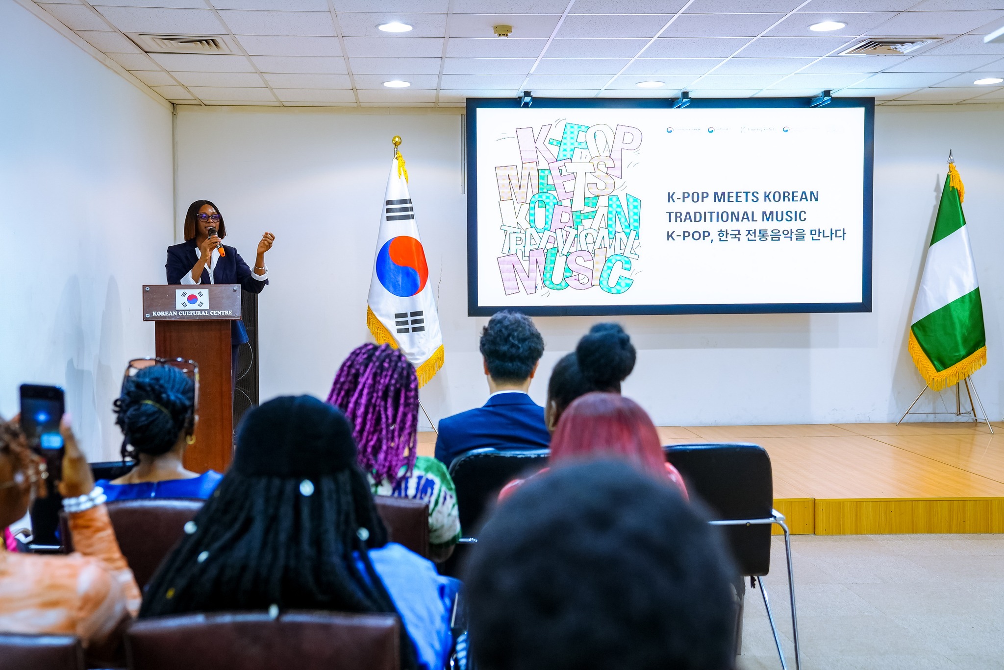 "K-POP과 한국 전통 음악의 만남" 전시 개막식
